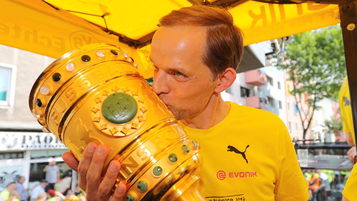 In Dortmund gewann er mit dem DFB-Pokal 2017 seinen bisher einzigen Titel als Profitrainer. Seine fachlich gute Arbeit änderte aber nichts am - unter anderem durch unterschiedliche Ansichten zum Busanschlag - belasteten Verhältnis zwischen ihm und den BVB-Bossen. Tuchel musste nach nur drei Jahren gehen