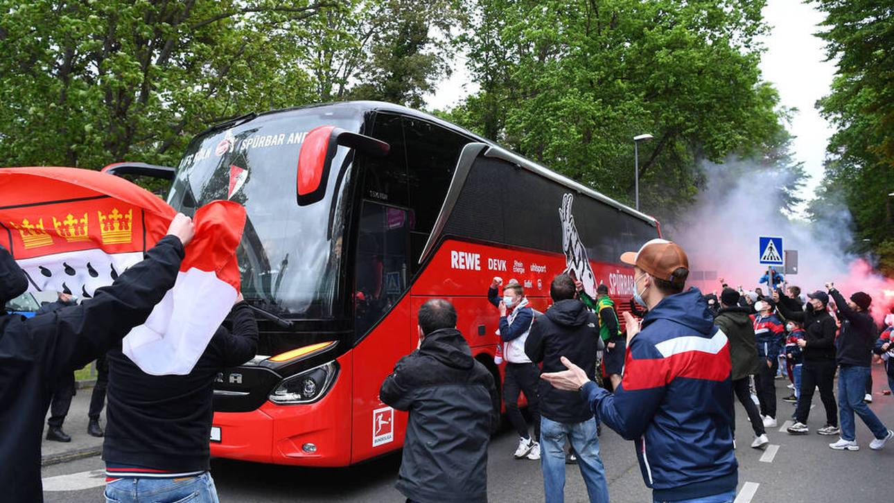 Sprechchöre und Bengalos in Köln
