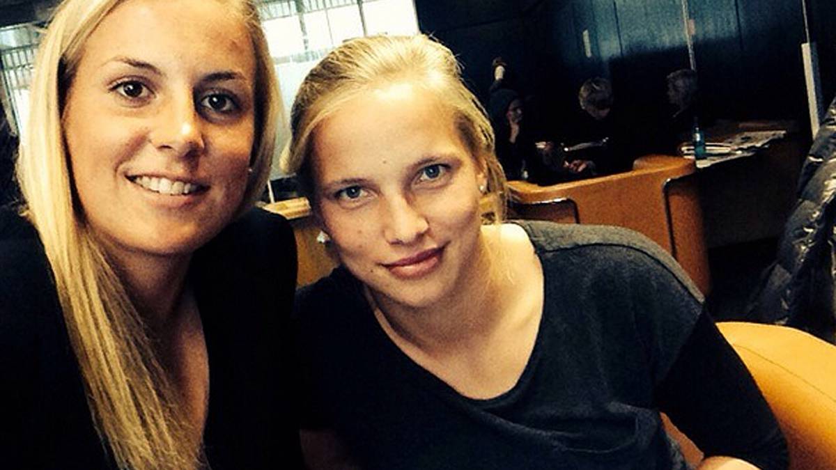 Die U-20-Weltmeisterin von 2010 begann 2012 ein Studium zur Polizeikommissarin. Jennifer Cramer (l.) und sie sind Teamkolleginnen beim Bundesliga-Vierten, den "Torbienen" aus Potsdam