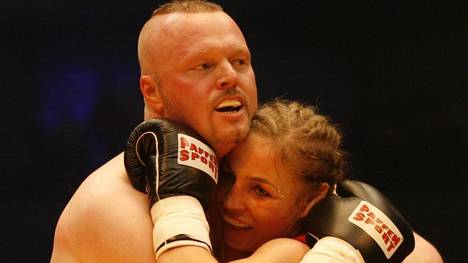 Stefan Raab und Regina Halmich bei ihrem zweiten Boxkampf 2007 in Köln