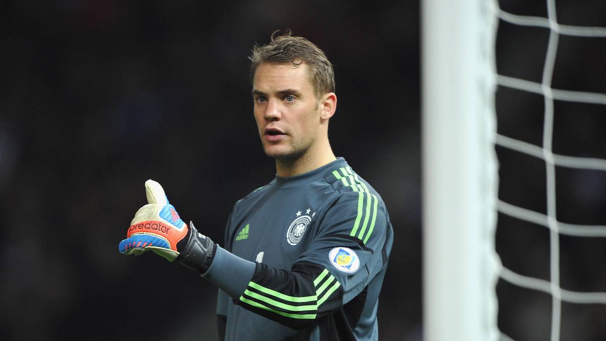 Für den Stammtorhüter und Kapitän heißt es: Daumen hoch oder Daumen runter! Es muss sich zeigen, ob er nach seiner langen Verletzung noch rechtzeitig fit wird