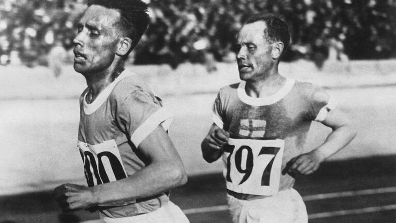 Paavo Nurmi (r.) beim 10.000-Meter-Rennen in Amsterdam 1928