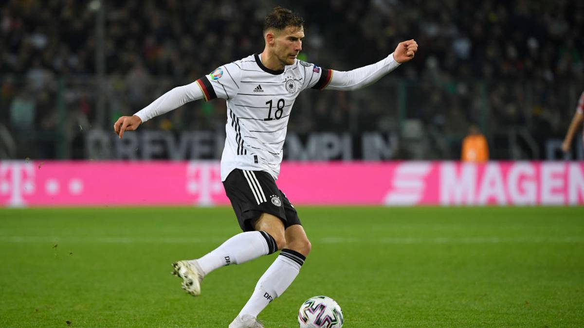 LEON GORETZKA (24): Mit einem schönen Treffer gegen Weißrussland meldete sich Goretzka bei Löw nach langer Verletzung zurück. Gegen Nordirland folgte ein Doppelpack. Löw: "Er macht das, was eine Abwehr schwer verteidigen kann. Er geht aus der Tiefe in die Spitze. Wenn er gesund bleibt, ist er eine feste Größe"