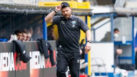 Der SC Paderborn hat Coach Steffen Baumgart und neun Spieler verabschiedet