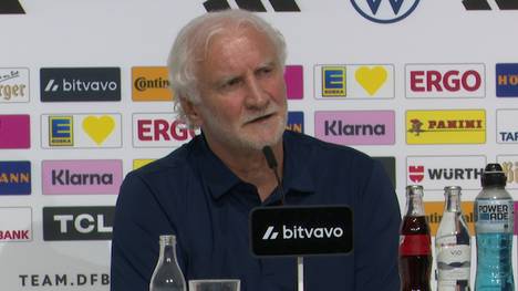 Rudi Völler äußert sich auf der DFB-Pressekonferenz zur Entscheidung von Julian Nagelsmann, Manuel Neuer für die WM zu nominieren. In diesem Atemzug verteidigt der Sportdirektor die Kommunikation des Bundestrainers.