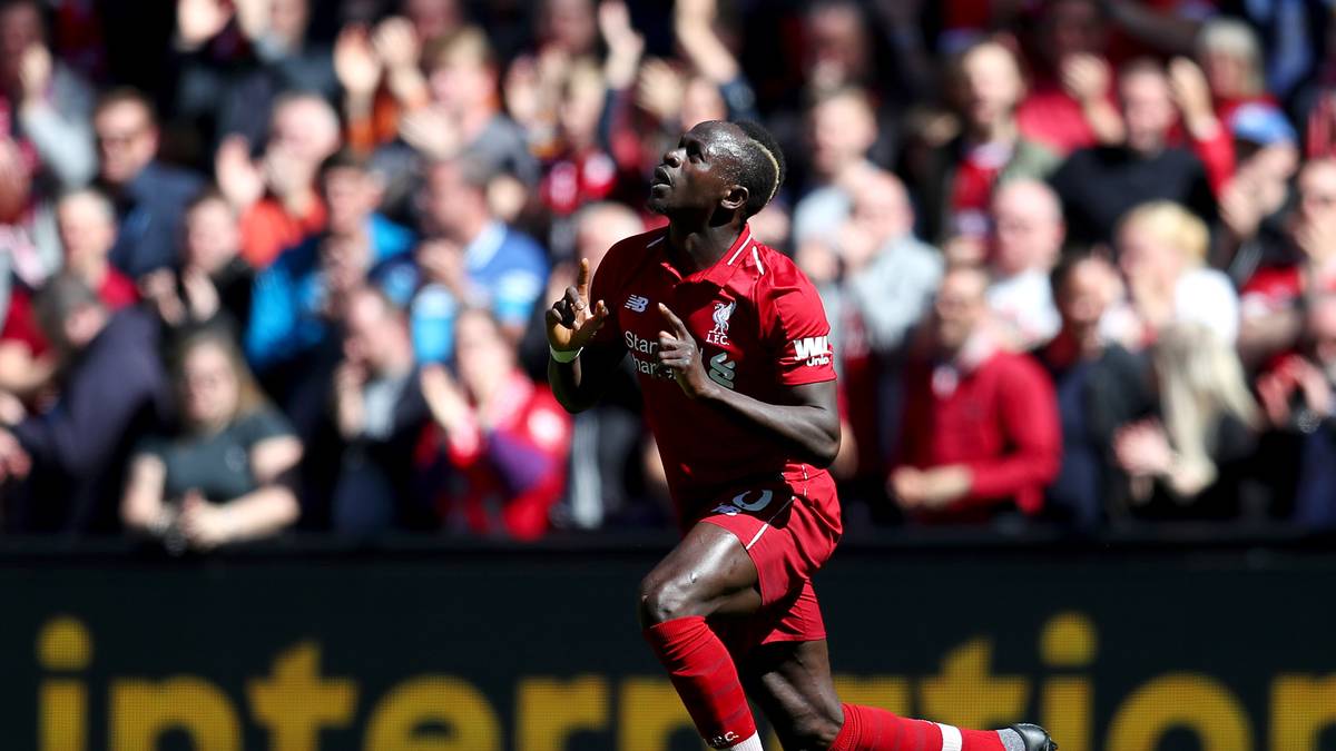 In der Premier League war es aber hauptsächlich der Senegalese, der mit seinen Toren die Titelhoffnungen der Reds bis zum Schluss am Leben hielt, ehe sich Liverpool dann doch Manchester City geschlagen geben musste