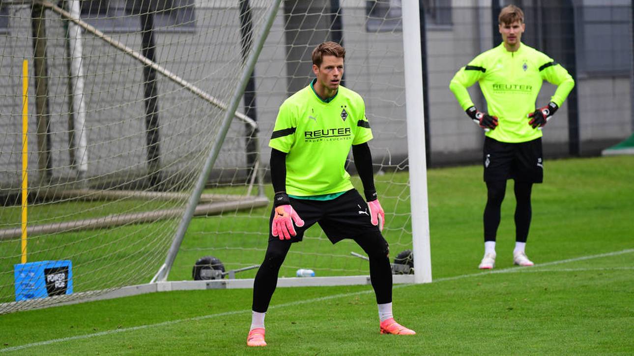 Gladbachs Kapitän Jonas Omlin (l.) im Training mit Konkurrent Moritz Nicolas