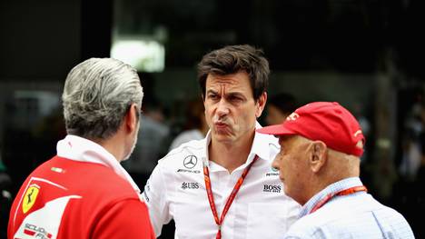 Mercedes-Sportchef Toto Wolff warnt die Konkurrenz vor einem Ferrari-Ausstieg 