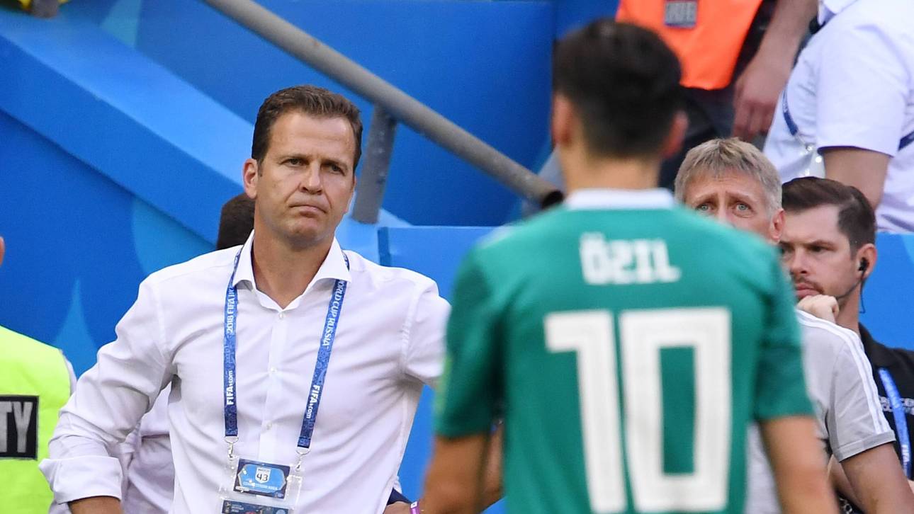 Bierhoff rückt von Özil ab