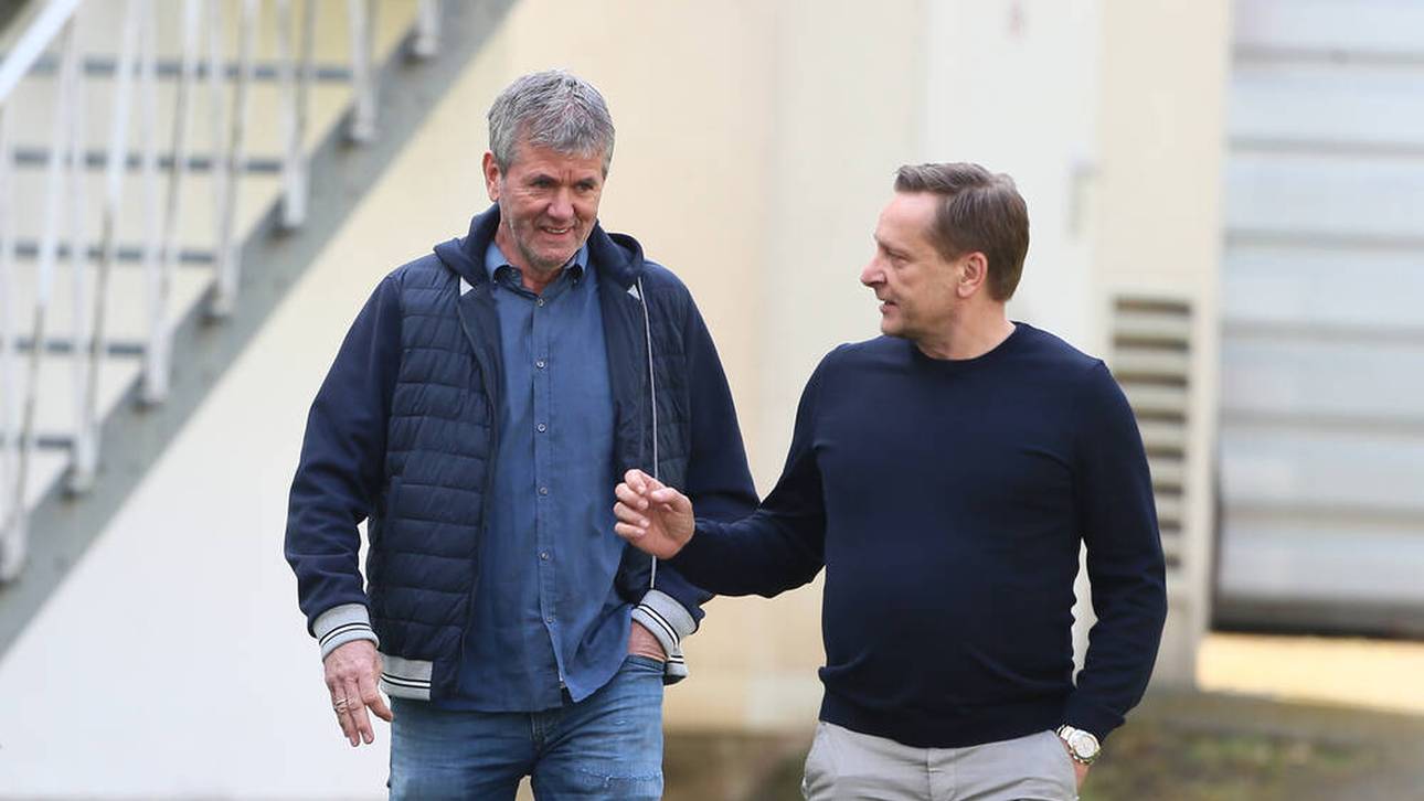 Friedhelm Funkel (l.) und Kölns Geschäftsführer Horst Heldt. Beide trafen sich am Montag zu einem Vier-Augen-Gespräch, dann ging es ganz schnell