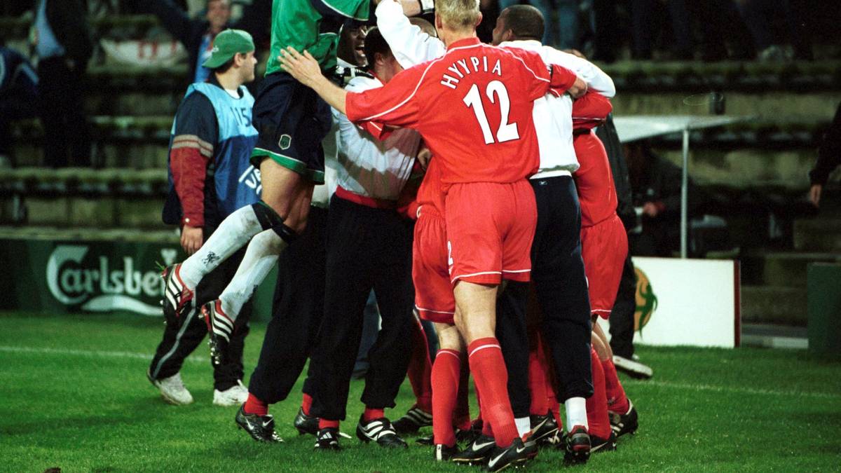 Als die meisten sich schon auf ein Elfmeterschießen eingestellt hatten, sorgte Alaves' Delfi Geli mit einem Eigentor für die Entscheidung. Besonders bitter: Es war ein "Golden Own Goal" - danach war sofort Schluss