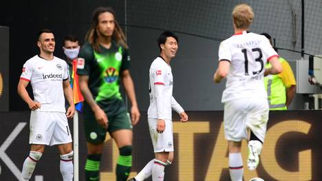 Frankfurt's Japanese midfielder Daichi Kamada (2nd R) celebrates his 1-2 during the German first division Bundesliga football match VfL Wolfsburg v Eintracht Frankfurt on May 30, 2020 in Wolfsburg, western Germany. (Photo by Swen Pförtner / POOL / AFP) / DFL REGULATIONS PROHIBIT ANY USE OF PHOTOGRAPHS AS IMAGE SEQUENCES AND/OR QUASI-VIDEO (Photo by SWEN PFORTNER/POOL/AFP via Getty Images)