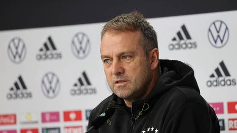 Bundestrainer Hansi Flick spricht über Serge Gnabry, dessen Vertragssituation beim FC Bayern und welche Gedanken sich Gnabry über seine Zukunft macht. 