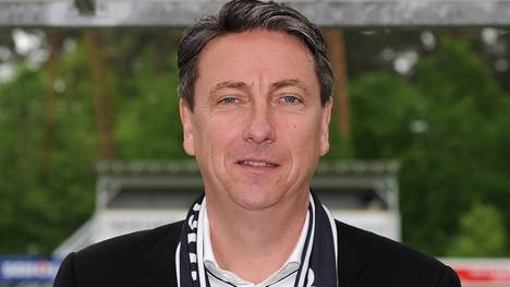 Jürgen Machmeier ist seit 1999 Präsident des SV Sandhausen - SV Sandhausen v 1. FC Heidenheim - 3. Liga