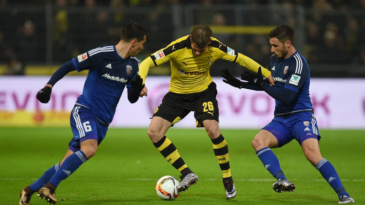 Davon sind die Fans in Dortmund bis zur Pause weit entfernt: Sie sehen in den ersten 45 Minuten genauso keine Tore...