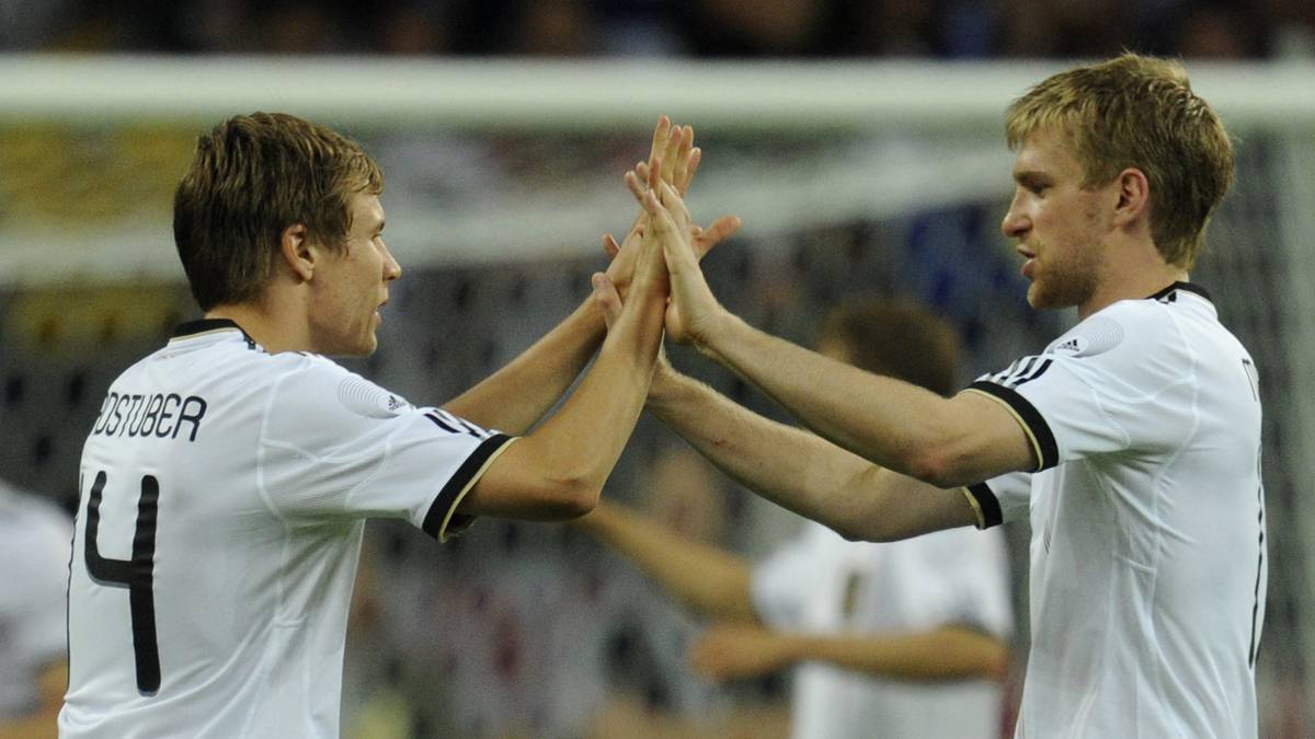 und wendet die Partie zu seinen Gunsten. Bei der WM scheitert Deutschland anschließend erst im Halbfinale - erneut ist gegen Spanien Endstation