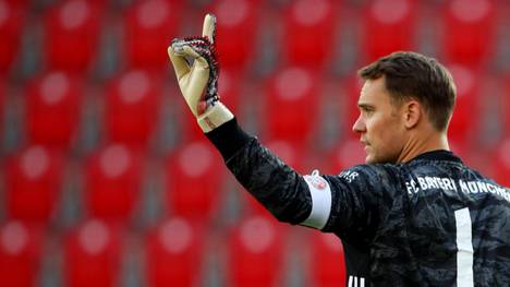 Karl-Heinz Rummenigge ist optimistisch, dass Manuel Neuer bald seinen Vertrag verlängert. Der Keeper der Bayern reagiert aber eher zurückhaltend.