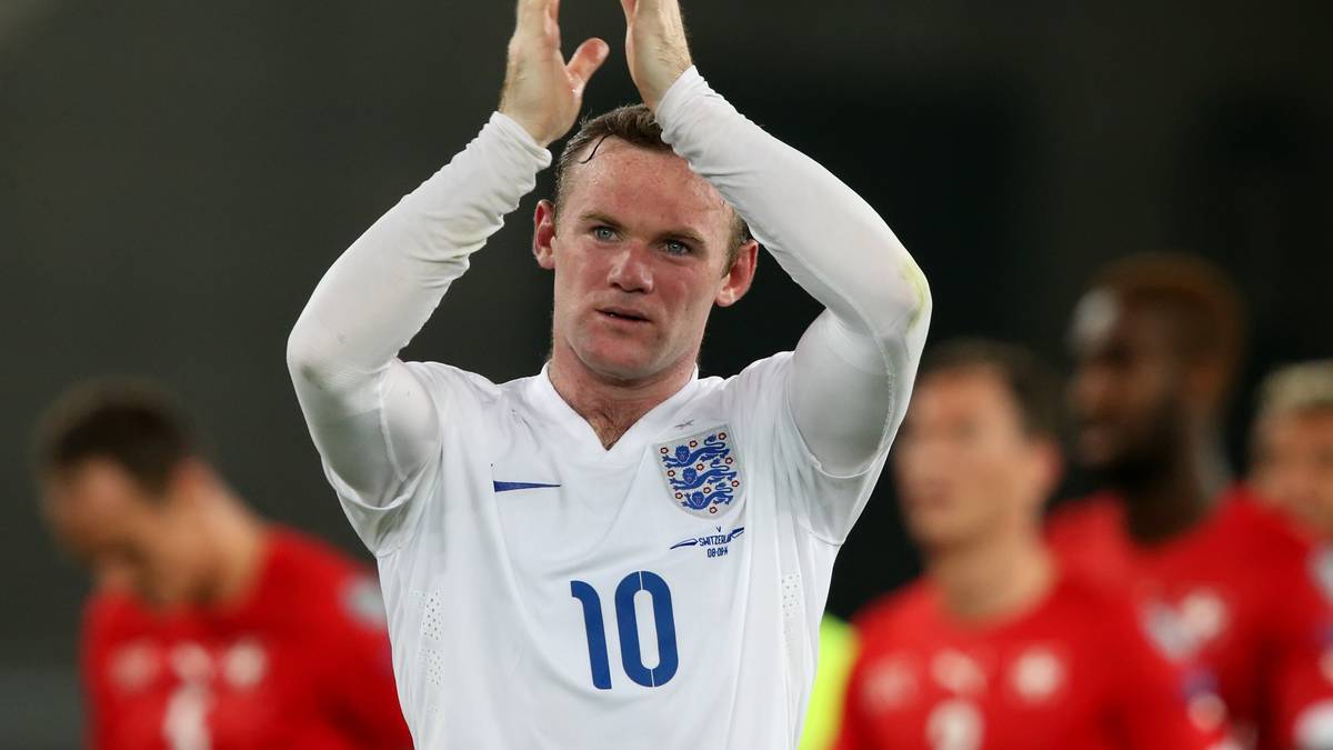 Mittlerweile ist er mit 53 Treffern in 120 Spielen der Rekordtorschütze der englischen Nationalmannschaft. Rooney verließ zwischenzeitlich seinen Jugendklub Everton und sammelte mit Manchester United Titel. 2017 kehrte er allerdings zurück. Zum 1. Januar 2020 wird der 33-Jährige Spielertrainer bei Derby County 