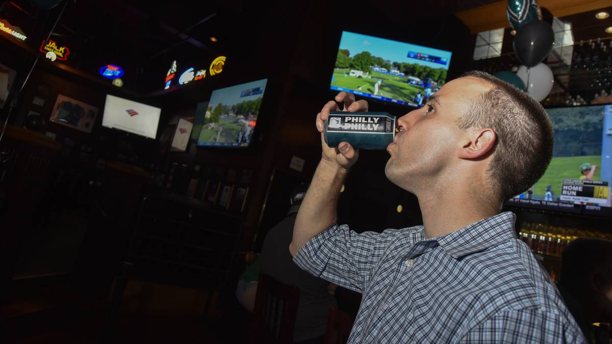 Bekanntlich bietet der Super Bowl Raum und Möglichkeit für zahlreiche Superlative, die sich in Bier, Chicken Wings oder Werbespots ausdrücken. SPORT1 fasst das Kurioseste und Skurrilste zum diesjährigen Super Bowl zusammen