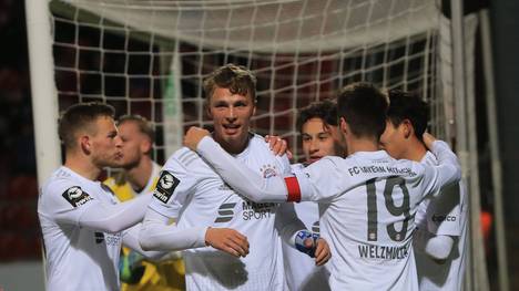 Jann-Fiete Arp (l.) erzielte sein erstes Tor im Bayern-Trikot
