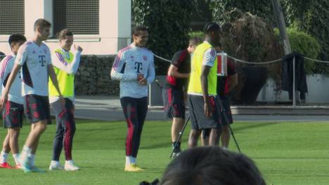 Der FC Bayern kann aller Voraussicht nach schon bald wieder auf Leroy Sané zurückgreifen. Beim offenen Training stand er erstmals seit 16.Oktober wieder auf dem Feld.