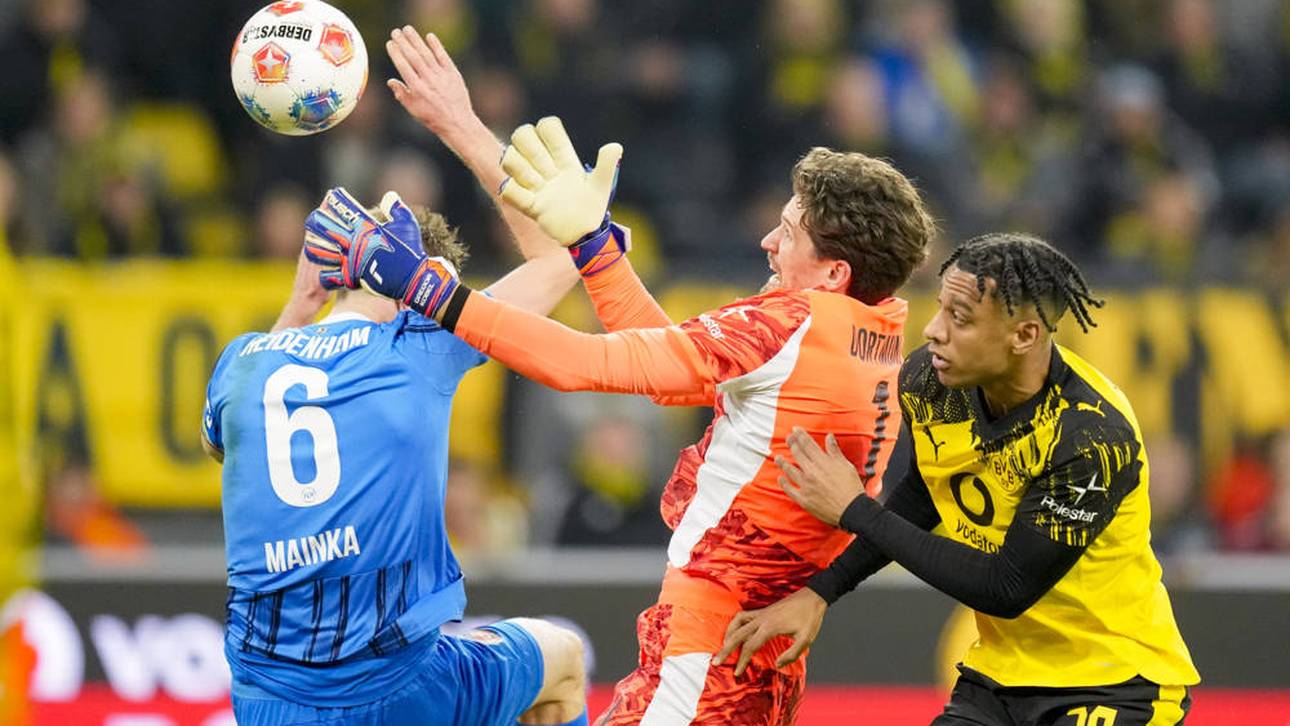 Gregor Kobel wurde in dieser Situation gefoult