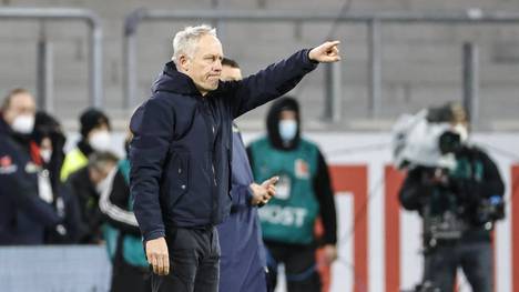 Angreifer Nils Petersen vom SC Freiburg hat seinen Trainer Christian Streich in höchsten Tönen gelobt. Dieser ist bereits seit zehn Jahren Cheftrainer.