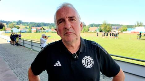 DFB-Schiri-Coach Lutz Wagner blickt auf die internationalen Einsätze der deutschen Schiedsrichter bei der WM zurück und spricht VAR Bastian Dankert ein Sonderlob aus.