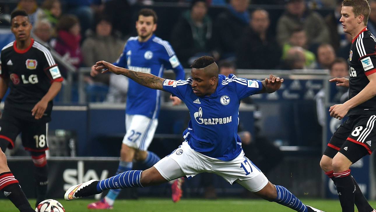 Jefferson Farfan (M.) feierte gegen Bayer Leverkusen sein Comeback