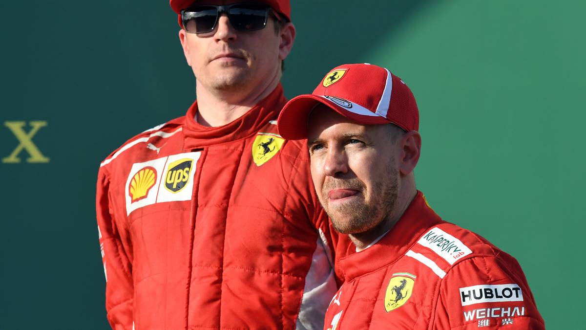 RENNEN 1 - AUSTRALIEN: Der Auftakt in die neue Formel-1-Saison entpuppt sich als Coup für Ferrari. Weil Mercedes seine Software nicht ganz richtig eicht, entwischt Sebastian Vettel Lewis Hamilton, der sich darüber bei seinen Team-Mitarbeitern beklagt