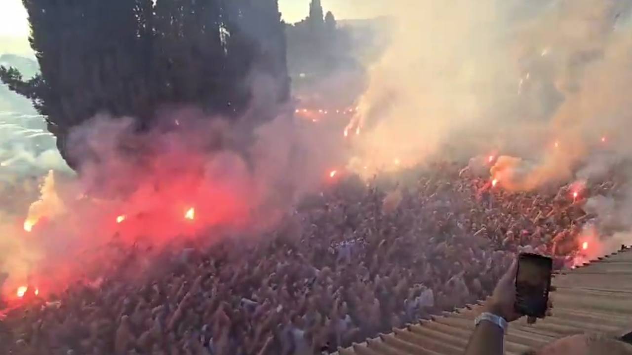 Mit Pyroshow! Tausende Split-Fans feiern Ex-Schalker Ivan Rakitic