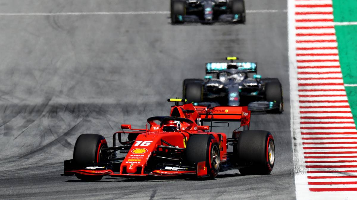 Der um neun Runden frühere Stopp von Leclerc gegenüber Verstappen liegt laut Ferrari nicht am erhöhten Reifenverschleiß, sondern am frühen Stopp von Bottas. Der war zu diesem Zeitpunkt der direkte Verfolger von Leclerc, und man wollte einen Undercut des Finnen verhindern