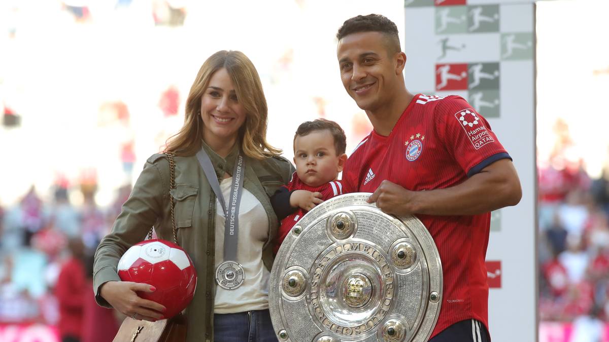 Allerdings hat der FC Bayern ein festes Abonnement auf die Meisterschale, seit Thiago 2013 für 25 Millionen vom FC Barcelona kam. Fünf Mal Meister in fünf Jahren, mit einer selten dagewesenen Dominanz