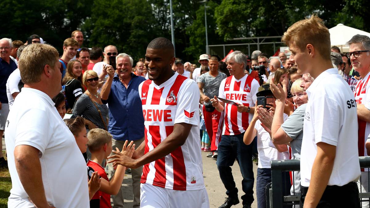 WAS LÄUFT? Modeste will weg, aber die Konditionen stimmen immer noch nicht. Sein bereits als so gut wie perfekt gemeldeter Wechsel nach China zu Tianjin Quanjian droht endgültig zu platzen. Das Thema Modeste entwickelt sich immer mehr zur Farce. Die Kölner müssen aufpassen, das sich dies nicht negativ auf die Stimmung im Team auswirkt