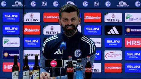 Schalke-Trainer Miron Muslic spricht über die kuriose Cevapcici-Aktion von ein paar Fans beim öffentlichen Training. 