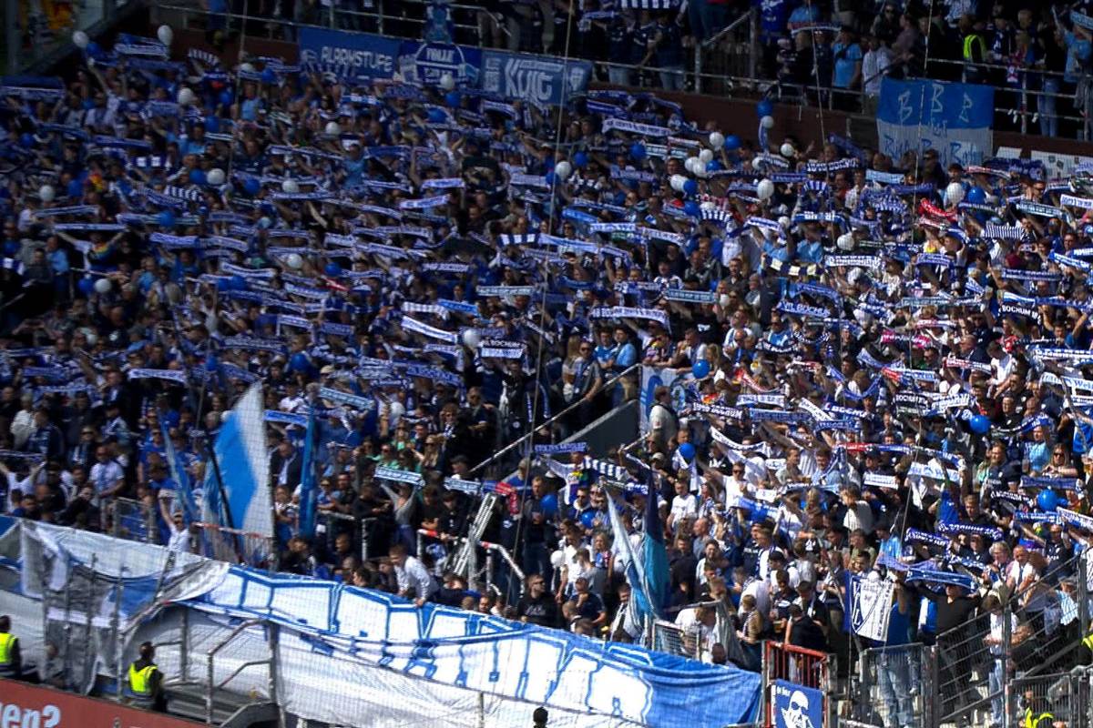 Der VfL Bochum bekommt zum vorerst letzten Mal in der Bundesliga den Grönemeyer-Klassiker "Bochum" auf die Ohren - gespielt vom FC St. Pauli in deren Stadion. Ein respektvoller Gänsehaut-Moment und eine große Geste in Richtung des Absteigers.