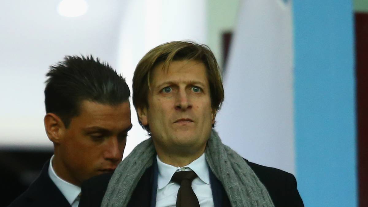 PLATZ 17: CRYSTAL PALACE - DIE FAN-INVESTOREN: 2010 übernahmen die vier wohlhabenden Fans Steve Parish (Foto), Martin Long, Stephen Browett und Jeremy Hosking den in finanziellen Schwierigkeiten steckenden und kurz vor dem Abstieg in die dritte Liga stehenden südlondoner Traditionsklub Crystal Palace. Unter der Führung von Parish, ein Versicherungsunternehmer mit geschätztem Privatvermögen von 61 Millionen Euro, kauften die vier auch den Selhurst Park von einer Bank zurück und sicherten sich so endgültig die Liebe der Fans
