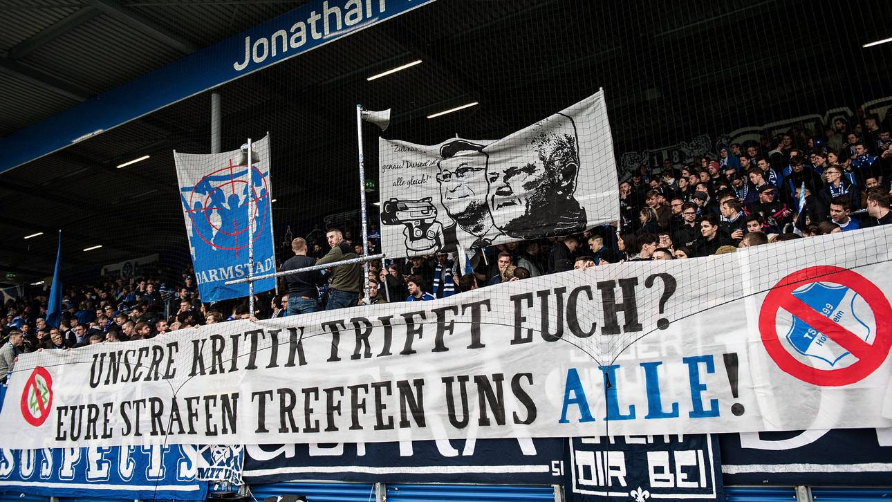 Fans von Darmstadt 98 zeigten dieses Banner gegen Hopp und den DFB