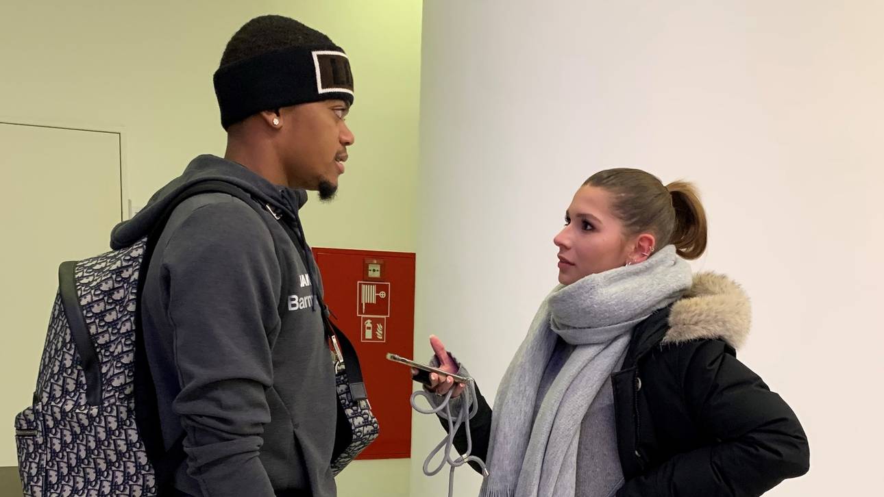 Jana Wosnitza im Interview mit Leon Bailey von Bayer 04 Leverkusen