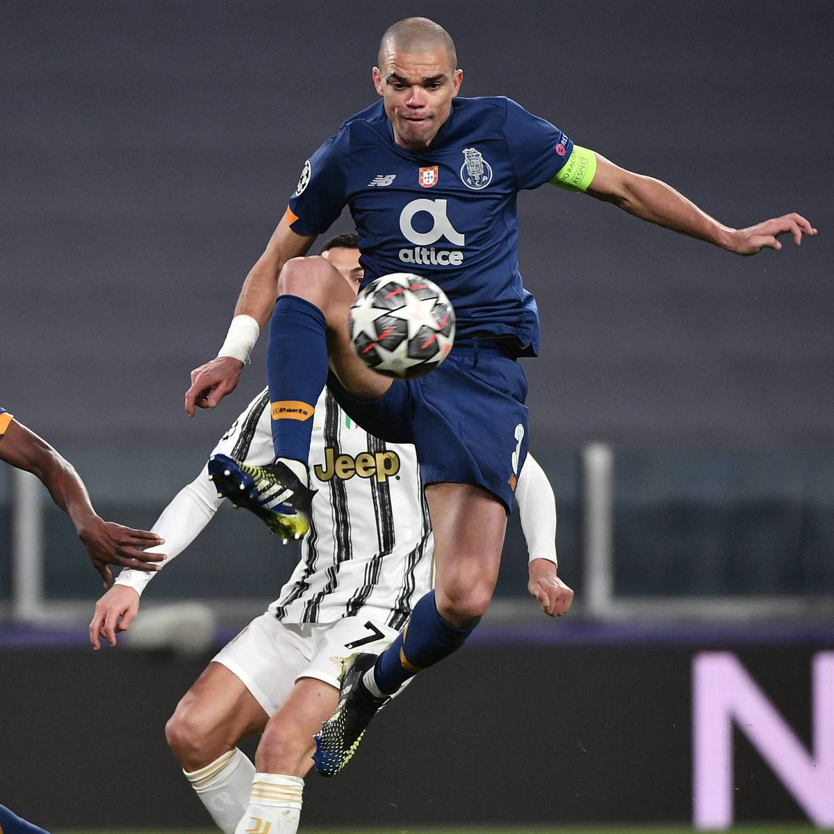 Champions League Pepe Glanzt Mit Dem Fc Porto Gegen Juventus