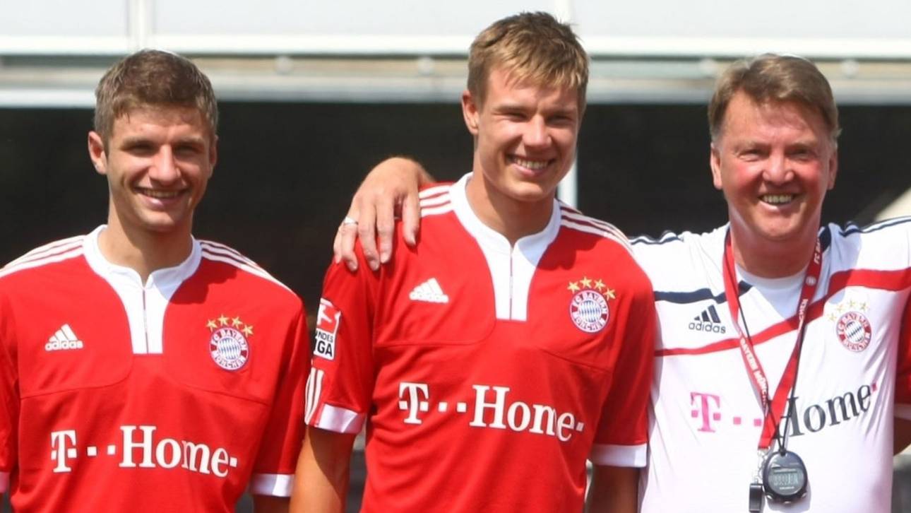 Thomas Müller und Holger Badstuber schafften unter Louis van Gaal (v.l.) den Durchbruch