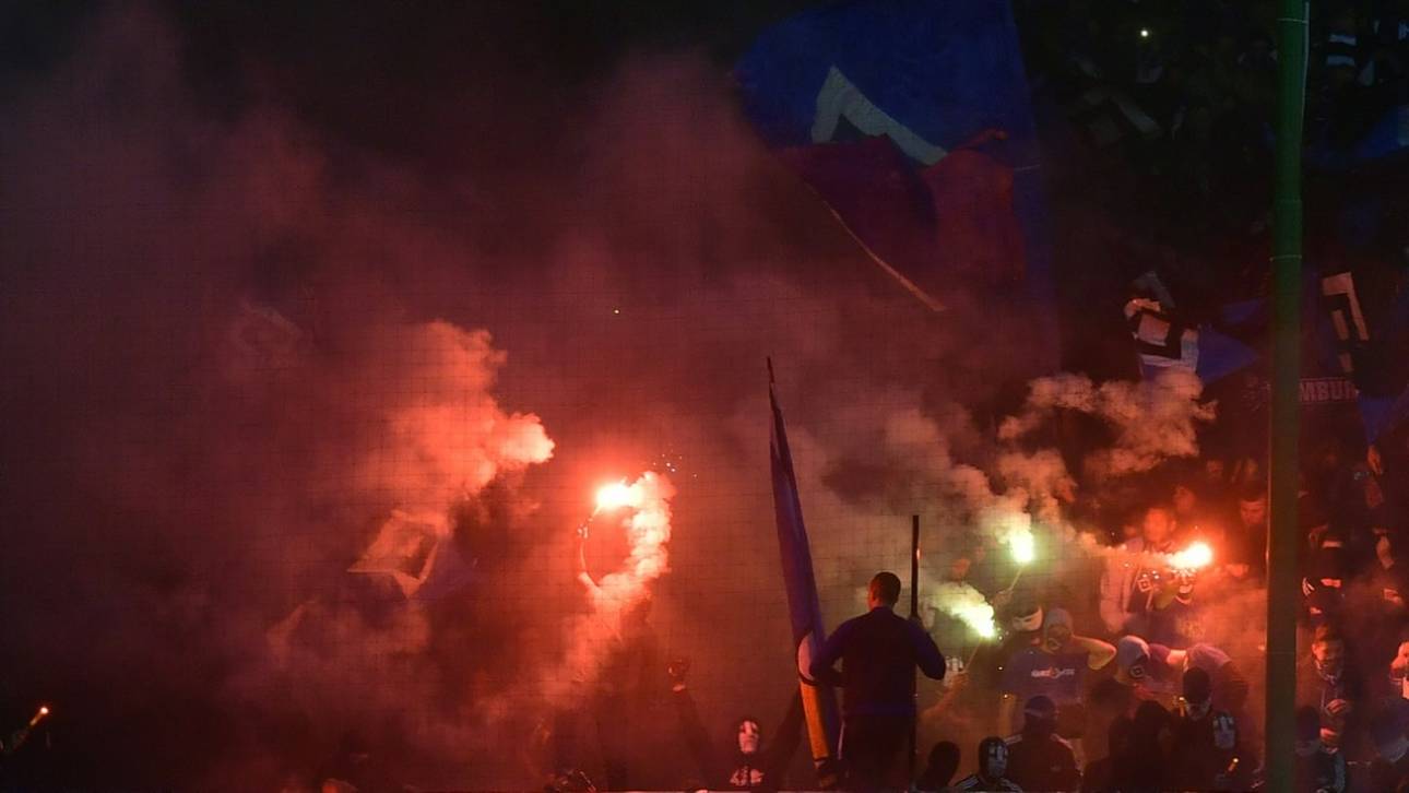 Pyrotechnik im Auswärtsblock: Nordderby in Kiel unterbrochen