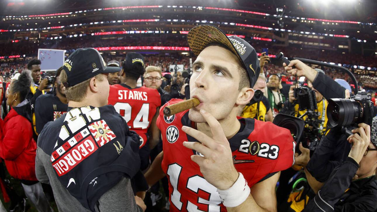 Georgia Bulldogs Quarterback Stetson Bennett feiert den zweiten College-Football-Titel in Folge