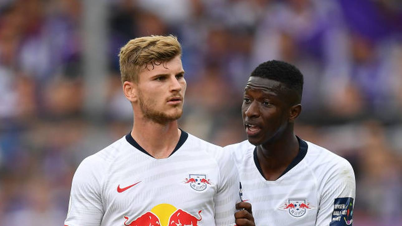 Timo Werner (l.) bleibt vorerst bei RB Leipzig