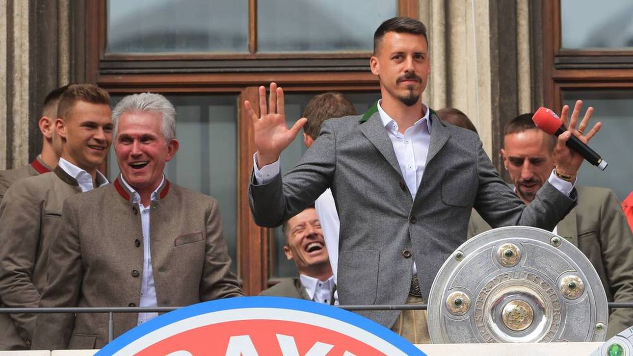 Sandro Wagner und Jupp Heynckes bei der Meisterfeier 2018