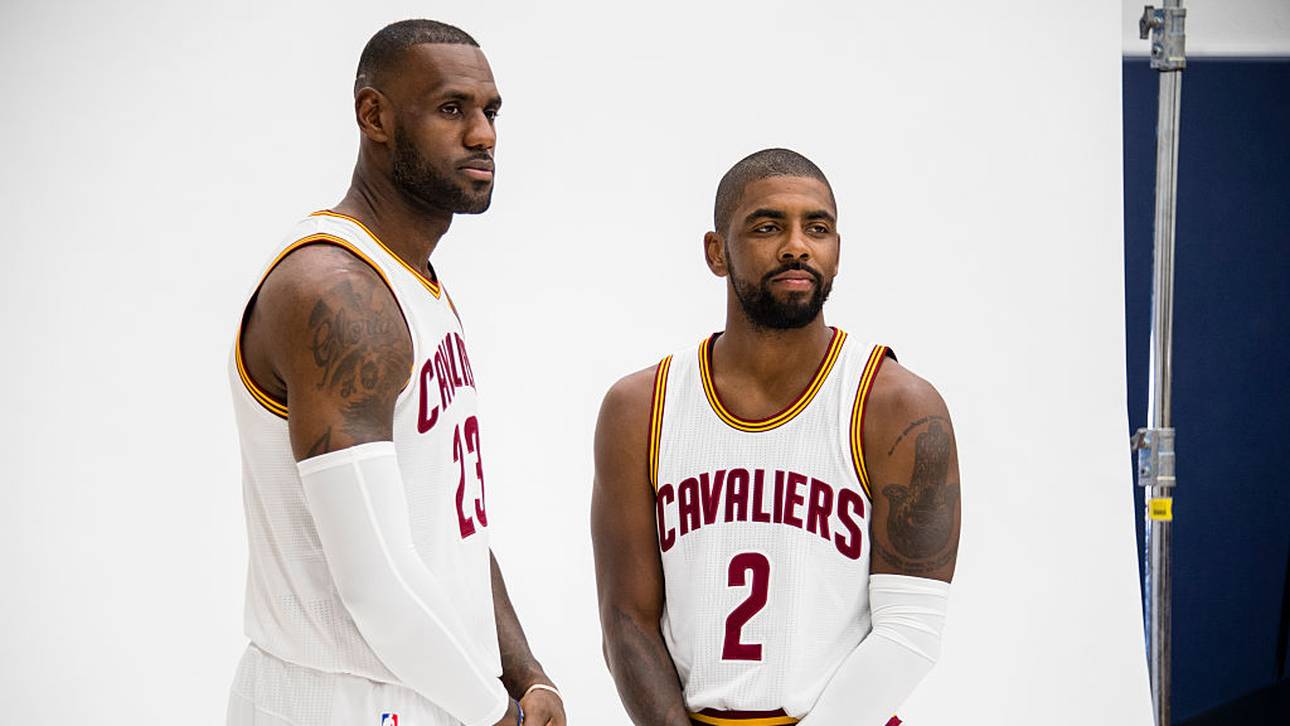 Bei den Cavs holte das Duo LeBron James (l. und Kyrie Irving 2016 den Titel
