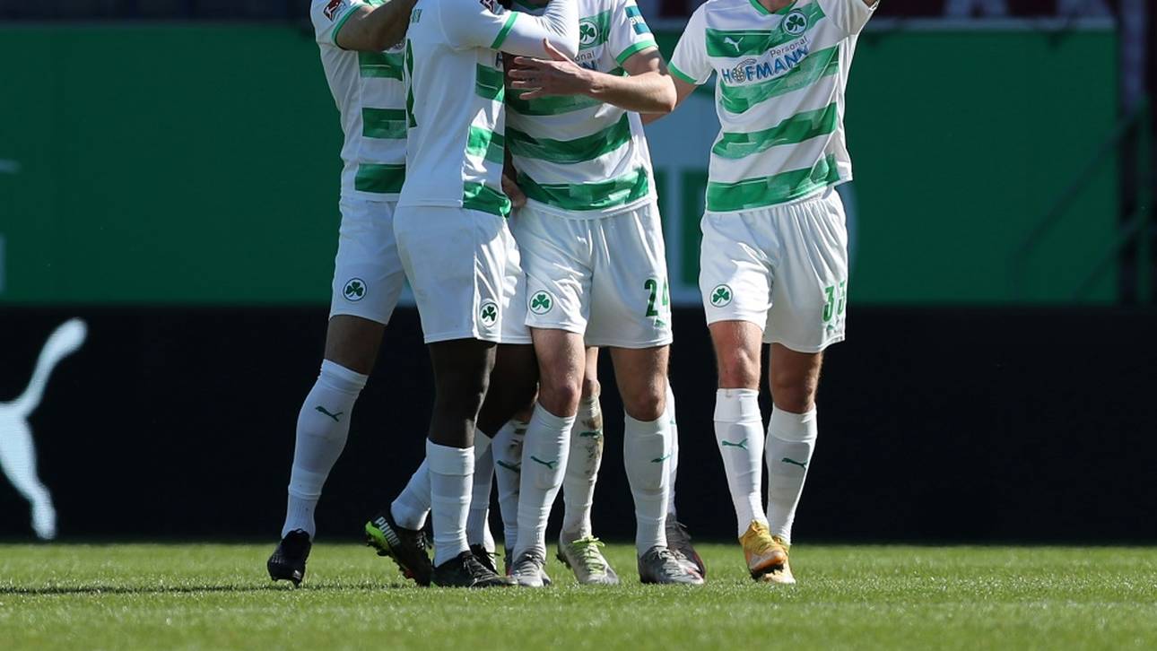 Fürth nutzt Kieler Patzer und feiert direkten Aufstieg