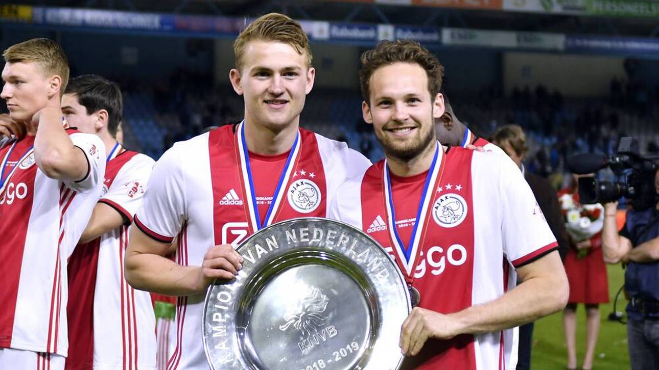 Matthijs de Ligt und Daley Blind freuen sich 2019 über den Gewinn des Meistertitels mit Ajax