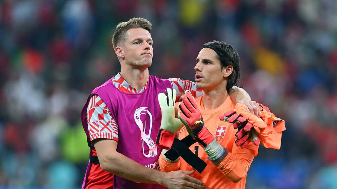 Die Schweizer Nationalkeeper Jonas Omlin (l.) und Yann Sommer