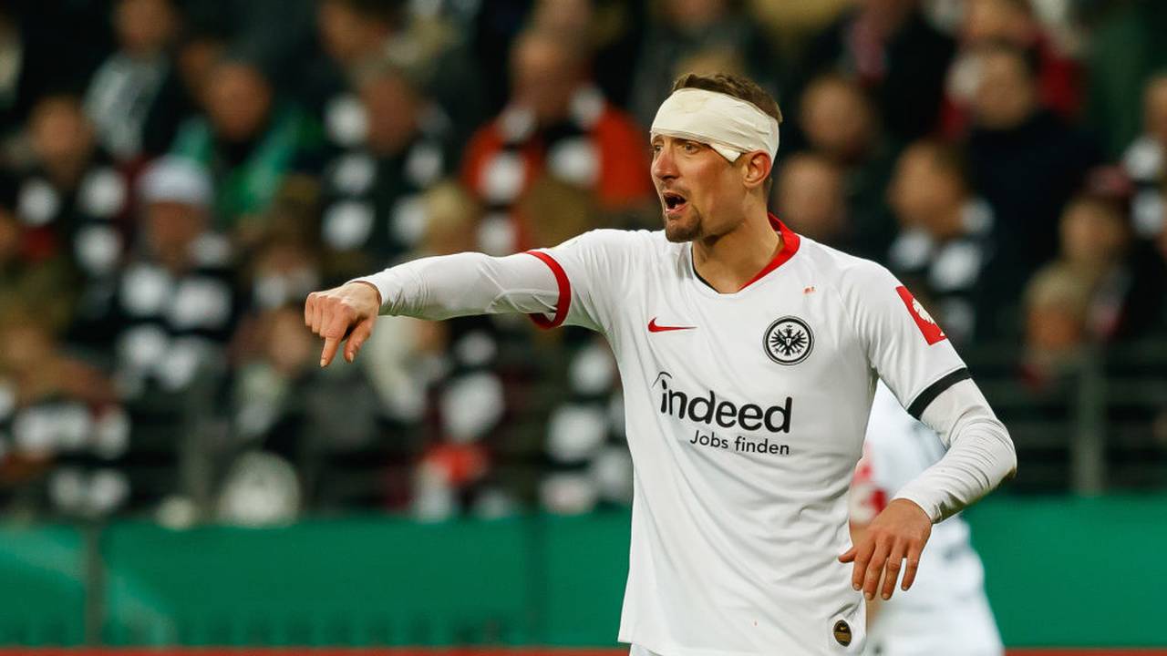 Eintracht feiert Ilsanker nach Sieg